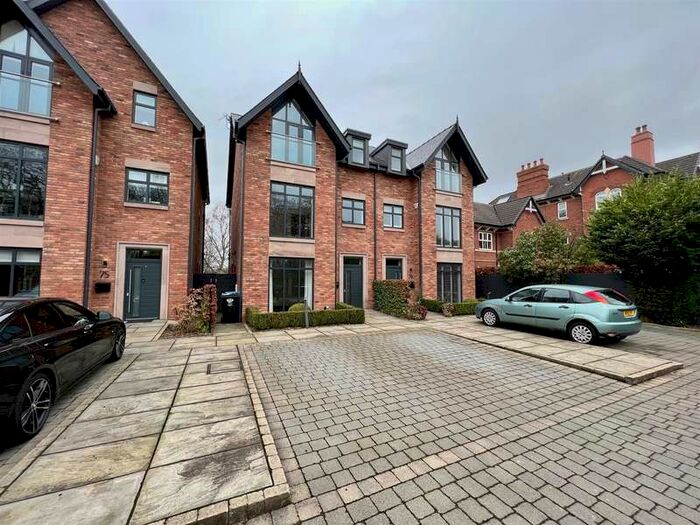 4 Bedroom Town House To Rent In Wellington Gardens, Timperley, WA15
