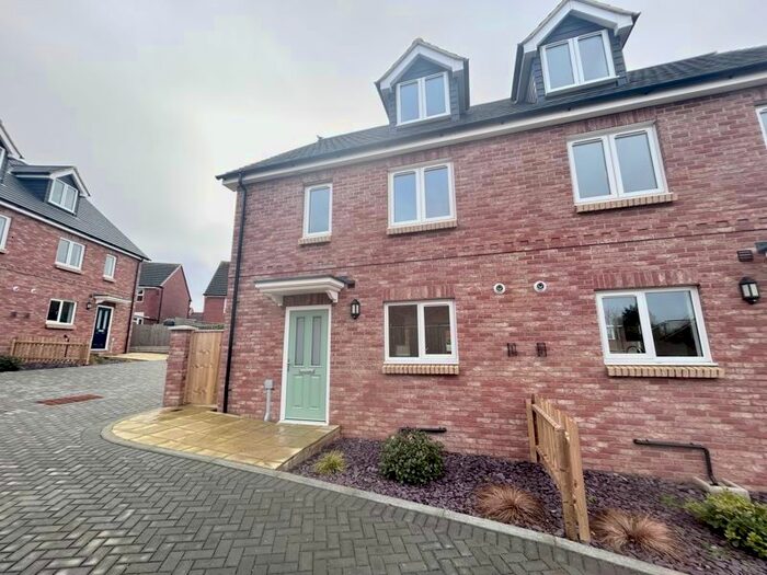 3 Bedroom Semi-Detached House To Rent In Kingston Farm Lane, East Cowes, PO32