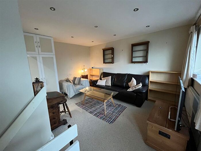 1 Bedroom Property To Rent In Cherry Tree Close, Wilmslow, SK9