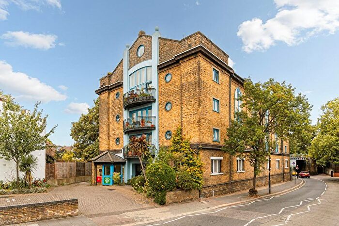 2 Bedroom Flat To Rent In Acton Lane, Chiswick, W4