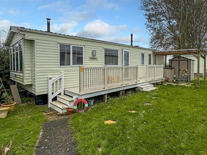 3 Bedroom Mobile/park Home For Sale In Orchard Caravan Park, Chichester Road, Bognor Regis, PO21
