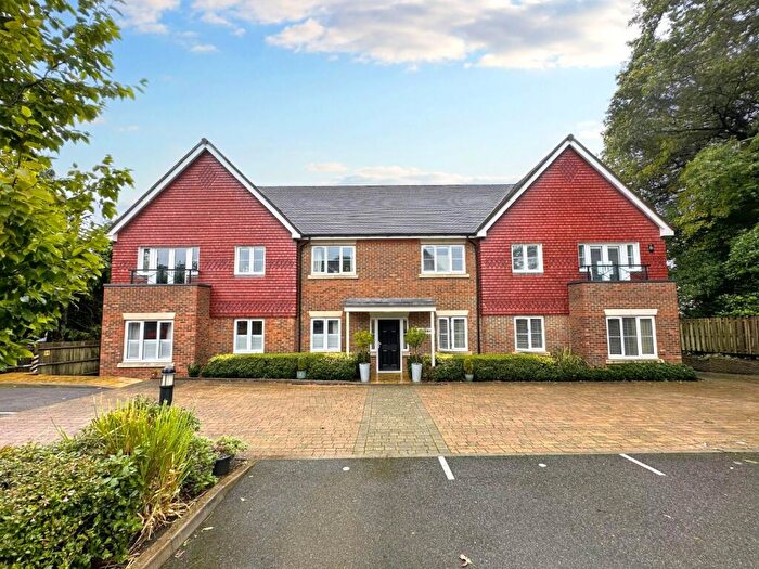 2 Bedroom Flat For Sale In Headley Road, Grayshott, Hindhead, Hampshire, GU26