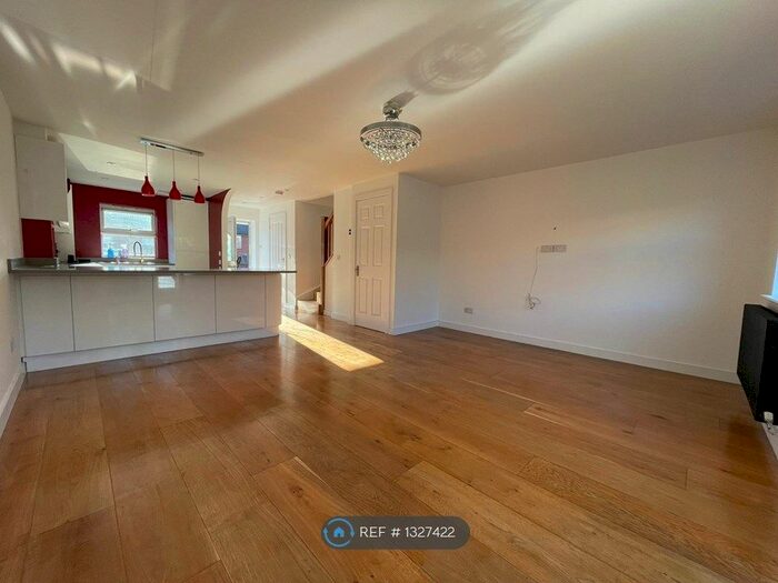 3 Bedroom End Of Terrace House To Rent In Downings, London, E6