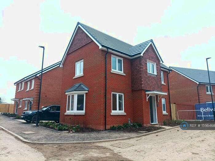 3 Bedroom Detached House To Rent In Masar Close, Epsom, KT19