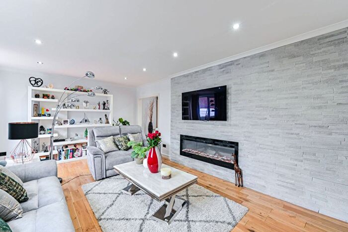 4 Bedroom Property For Sale In Rathmell Drive, Clapham Park, London, SW4