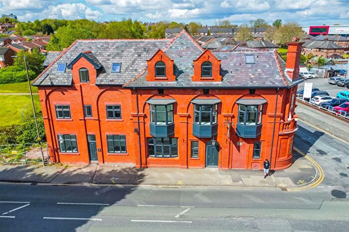 2 Bedroom Flat For Sale In Canal Street, St. Helens, WA10