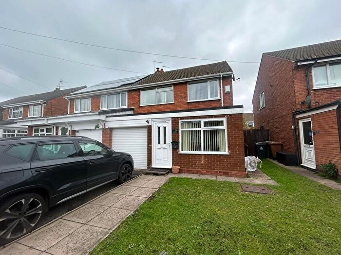 3 Bedroom Semi Detached House To Rent In Bramble Close, Willenhall, West Midlands, WV12