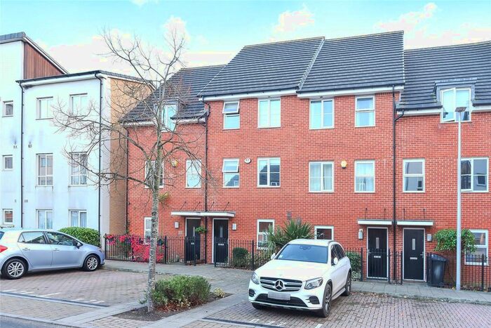 4 Bedroom Terraced House To Rent In Gweal Avenue, Reading, Berkshire, RG2
