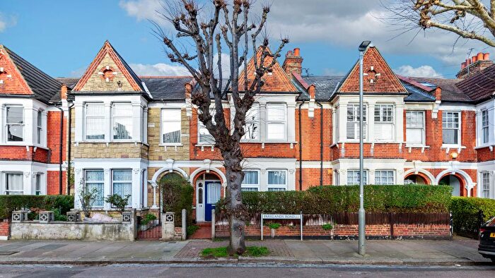 2 Bedroom Flat For Sale In Parklands Road, London, SW16