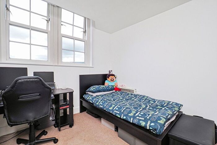 2 Bedroom Flat For Sale In Church Street, Beeston, Nottingham, Nottinghamshire, NG9