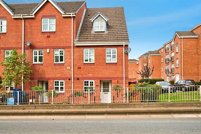3 Bedroom End Of Terrace House For Sale In Hurst Lane, Tipton, DY4