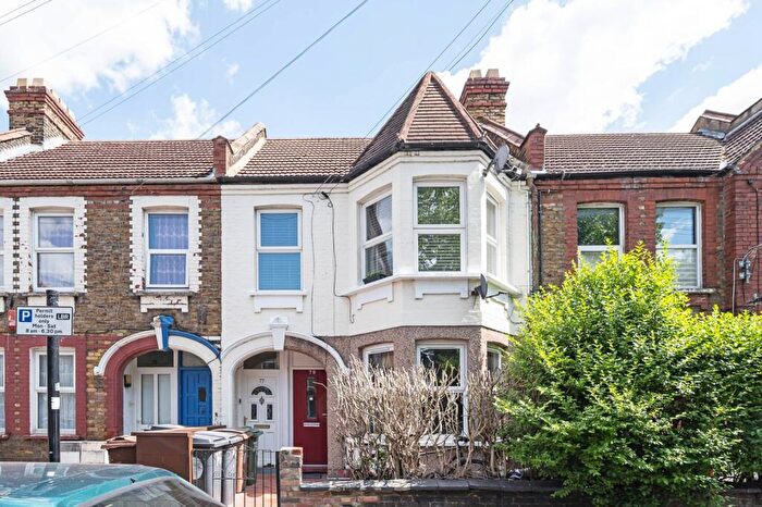 2 Bedroom Flat To Rent In Perth Road, Leyton, London, E10