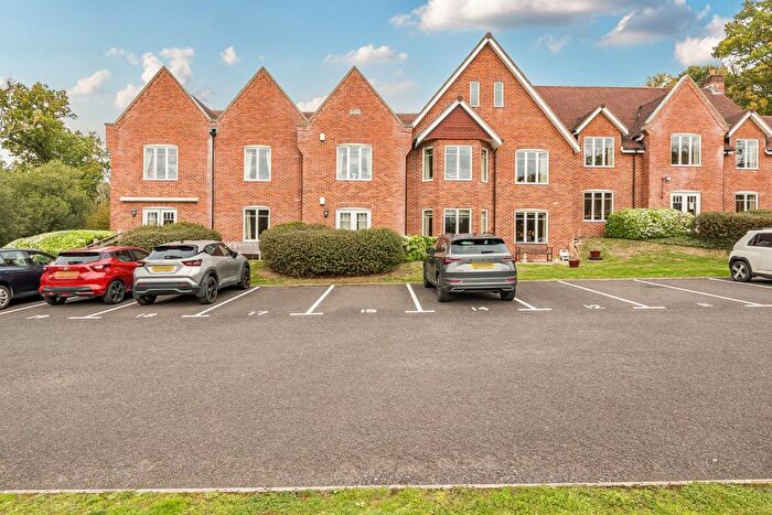 2 Bedroom Flat For Sale In Salisbury Road, Sherfield English, Romsey, Hampshire, SO51
