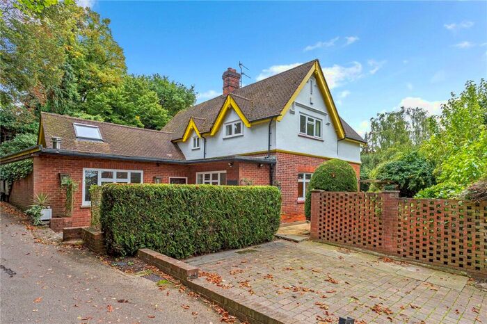 3 Bedroom Detached House To Rent In Penketh Drive, Harrow, Middlesex, HA1