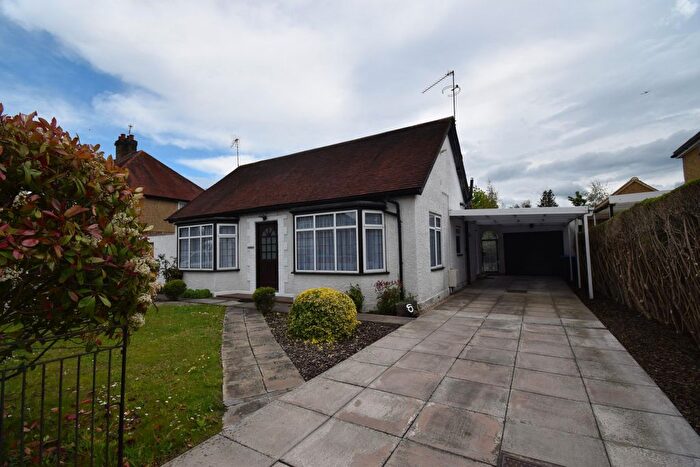 3 Bedroom Bungalow To Rent In Wendover Road, Burnham, Bucks, SL1