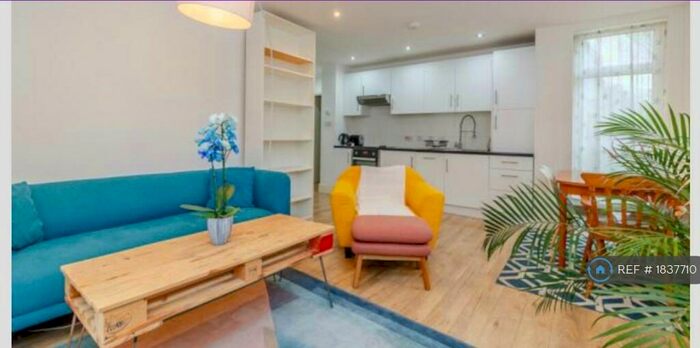 2 Bedroom Flat To Rent In Meeting House Lane, London, SE15