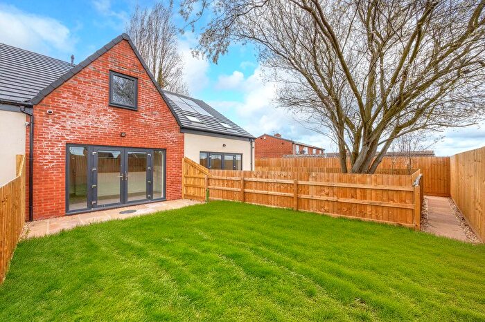 2 Bedroom Town House For Sale In Broom Close, Barnsley, S70