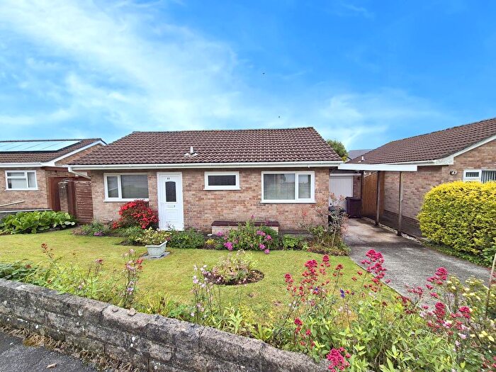 2 Bedroom Detached Bungalow For Sale In Manor Way, Helston, TR13