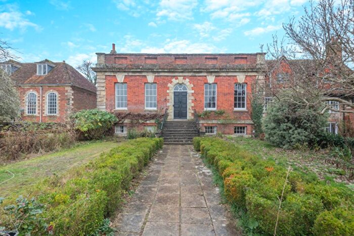 3 Bedroom Flat To Rent In The Close, Salisbury, Wiltshire, SP1