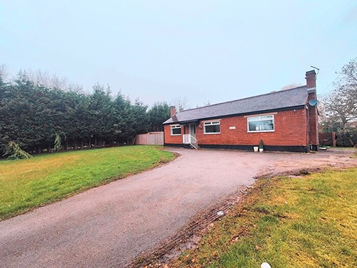 3 Bedroom Bungalow To Rent In Rough Hayes, Burton-On-Trent, DE13