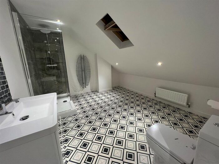 4 Bedroom Semi-Detached House To Rent In Moor Allerton Drive, Moortown, Leeds, LS17