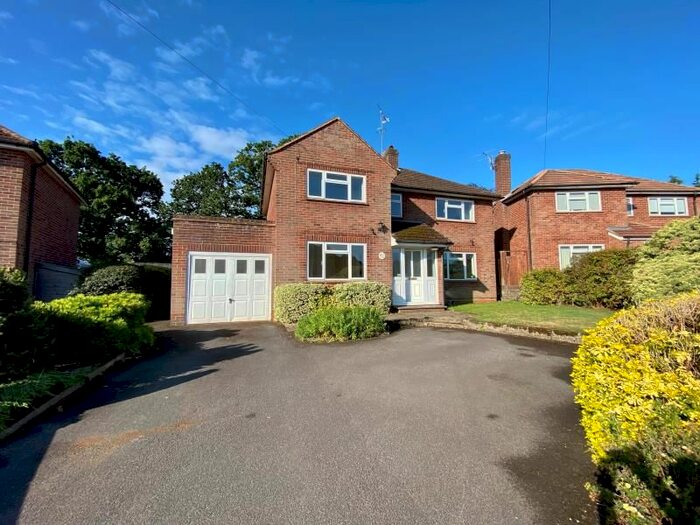 3 Bedroom Detached House To Rent In Orchard Close, Blackwater, Camberley, GU17