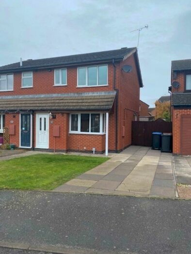 3 Bedroom Semi-Detached House To Rent In Coldstream Close, Hinckley, LE10