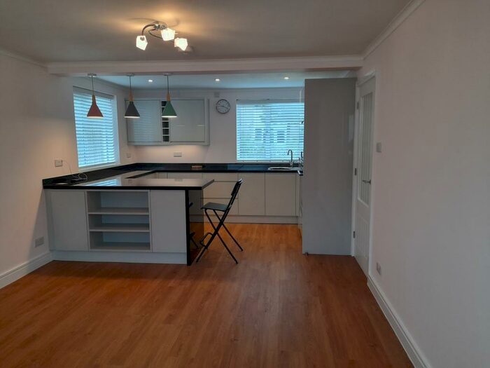 1 Bedroom Flat To Rent In Redland Park, Twerton, BA2