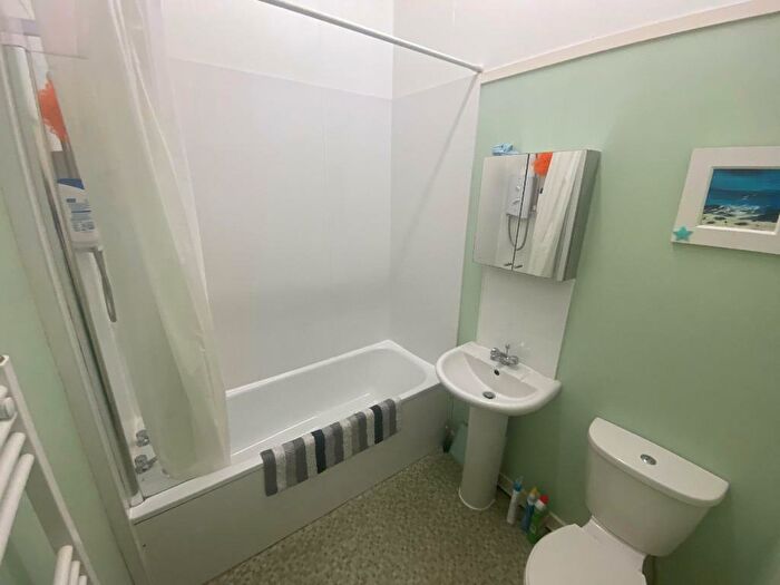 3 Bedroom Flat To Rent In Parkside Terrace, Newington, Edinburgh, EH16