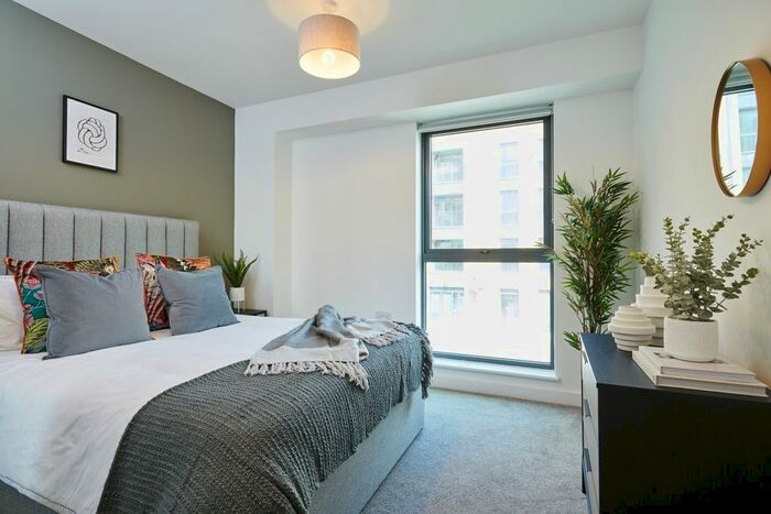 2 Bedroom Flat To Rent In The Mint, Station View, Guildford, GU1