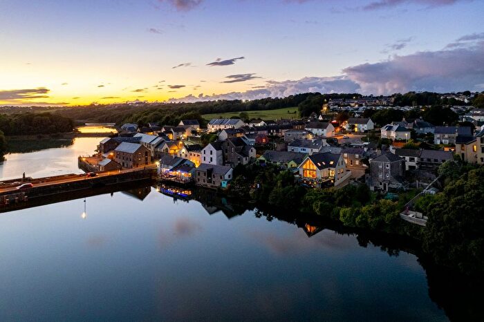 4 Bedroom Detached House For Sale In Paradise Row, Pembroke, SA71