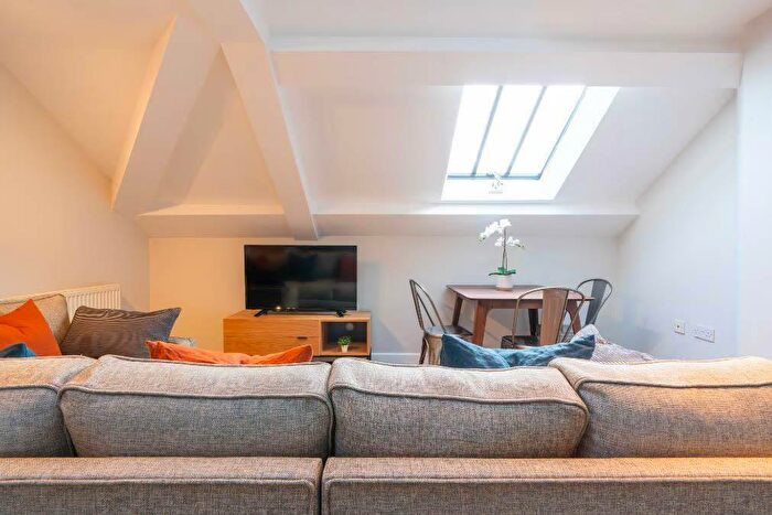 6 Bedroom House To Rent In Jesmond Road, Newcastle Upon Tyne, NE2