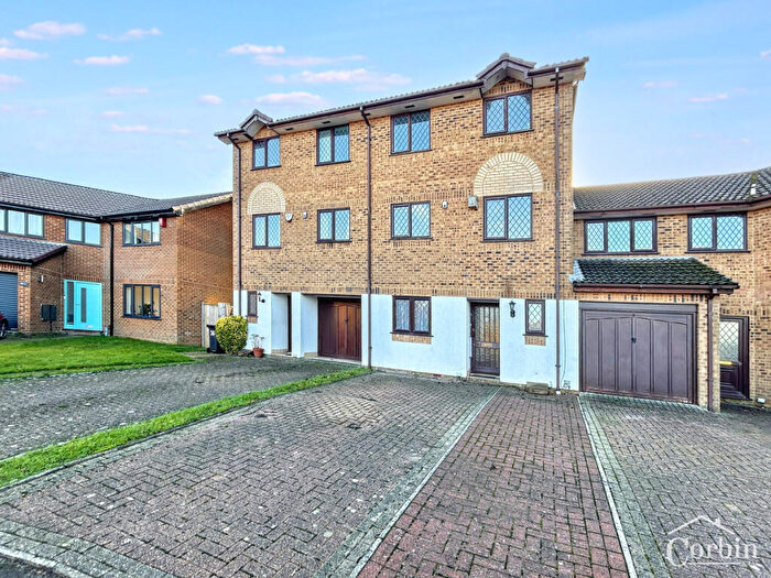 6 Bedroom Terraced House For Sale In Baverstock Road, Poole, BH12