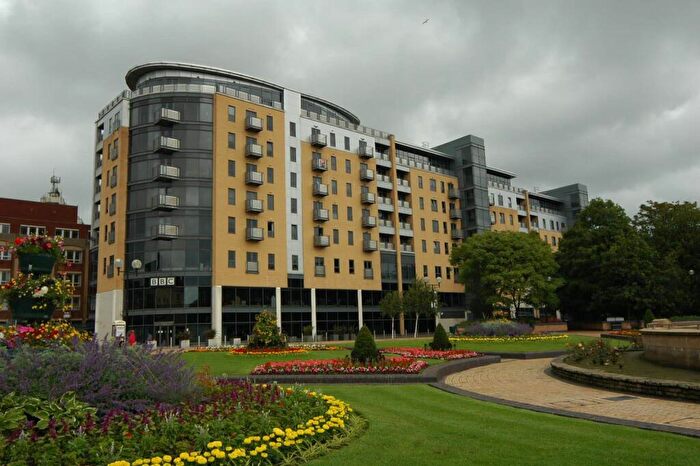 2 Bedroom Apartment To Rent In Queens Court, City Centre, HU1