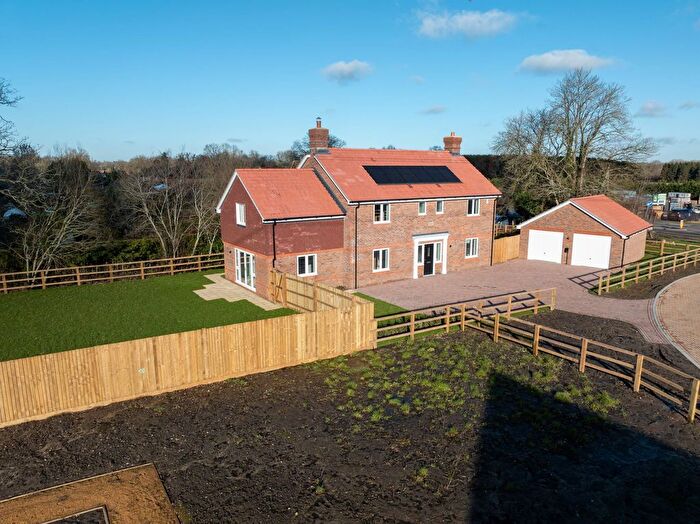 4 Bedroom Detached House For Sale In Meadow View, Pamber End, RG26