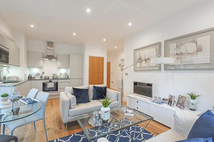 2 Bedroom Flat To Rent In Hill View Apartments, Henley-On-Thames, RG9
