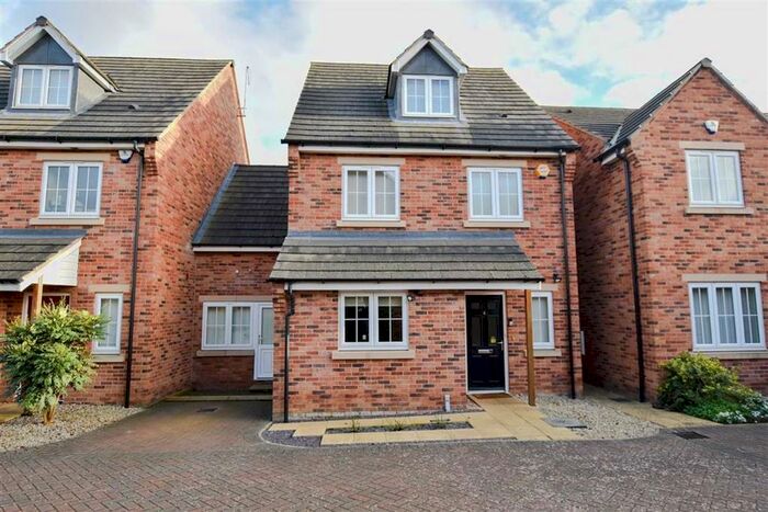5 Bedroom Link Detached House To Rent In Harrowden Gardens, Wellingborough, NN8