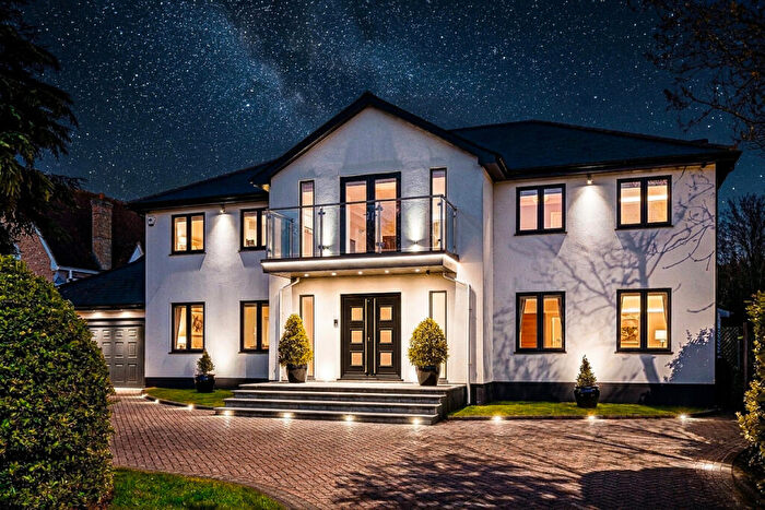 4 Bedroom Detached House For Sale In Benfleet Road, Benfleet, SS7