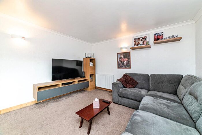 2 Bedroom Apartment For Sale In Aston Street, Oxford, OX4