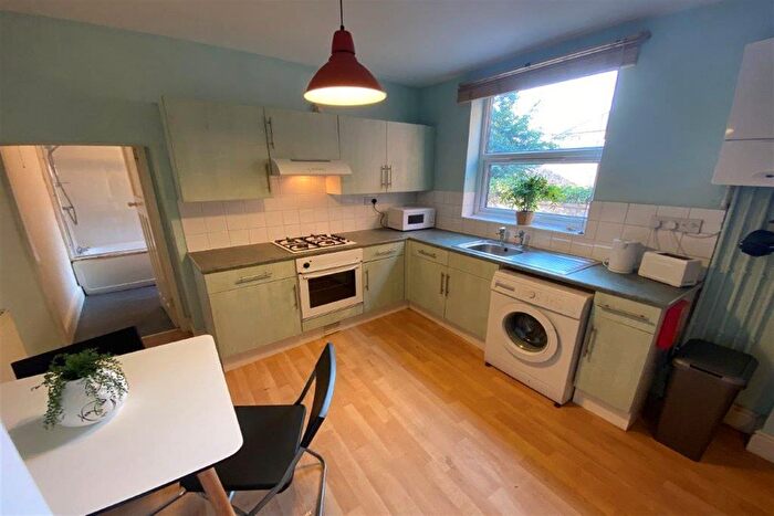 2 Bedroom Flat To Rent In Broadgate, Beeston, NG9