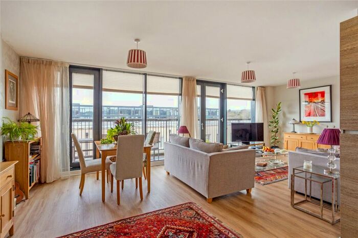 2 Bedroom Flat For Sale In Longmead Terrace, Bath, BA2