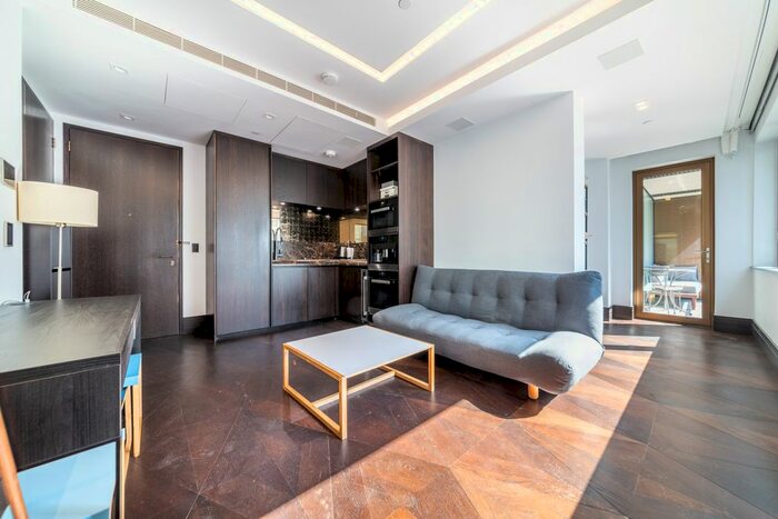 1 Bedroom Flat To Rent In Blenheim House, Crown Square, London, SE1