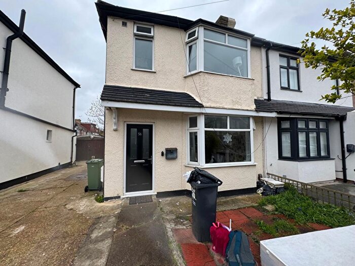 4 Bedroom Semi-Detached House To Rent In Kings Avenue, Chadwell Heath, Romford, RM6