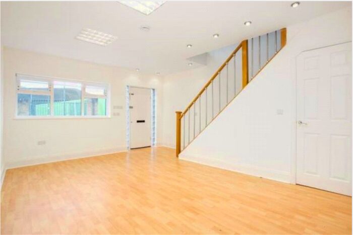 1 Bedroom Maisonette To Rent In Rosemont Avenue, North Finchley, N12