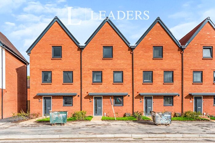 3 Bedroom House To Rent In Whiteley Way, Curbridge, Southampton, SO30