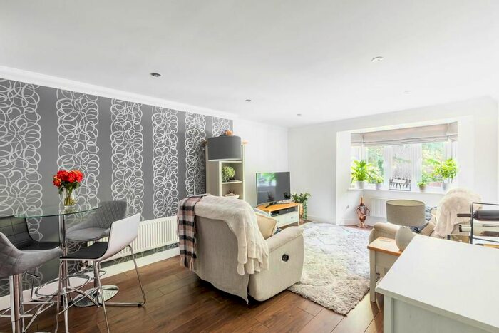 2 Bedroom Flat To Rent In Hayes Lane, Kenley, CR8