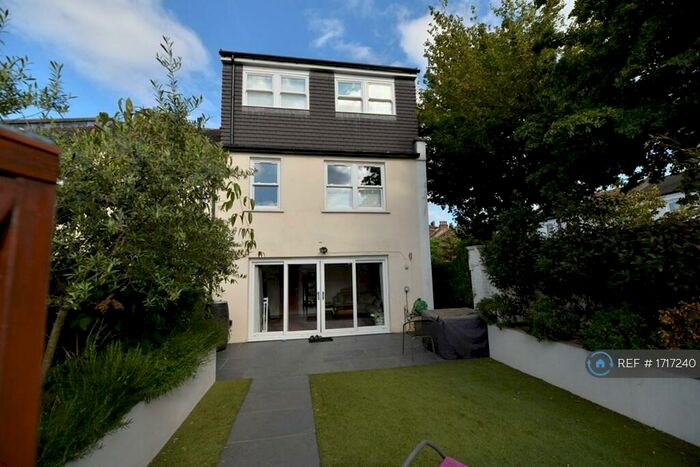 5 Bedroom Semi-Detached House To Rent In Hindmans Road, London, SE22