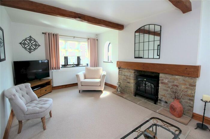 2 Bedroom Detached House To Rent In Central Avenue, CM12