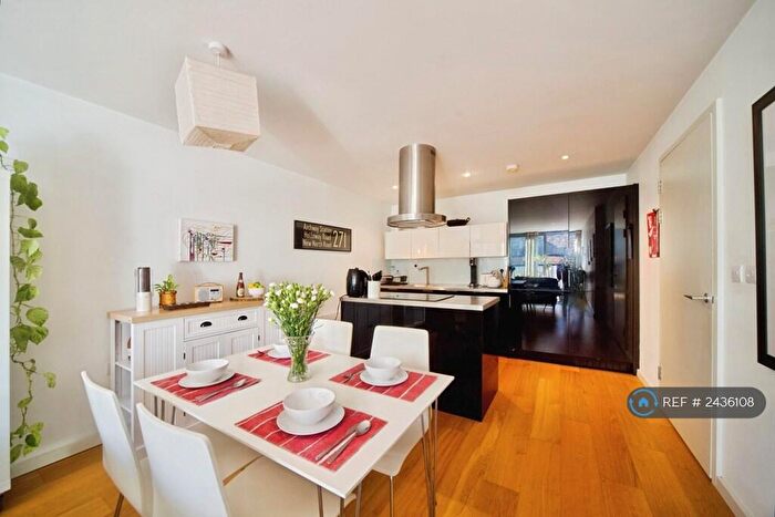 2 Bedroom Flat To Rent In Hornsey Road, London, N7