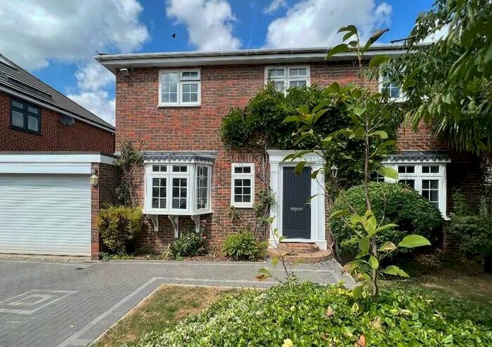 5 Bedroom Detached House To Rent In Illingworth, Windsor, SL4